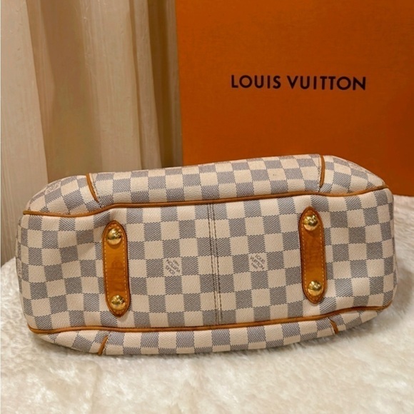 Authentic Louis Vuitton Galliera Damier
Azur Shoulder Bag✨ - Picture 6 of 16